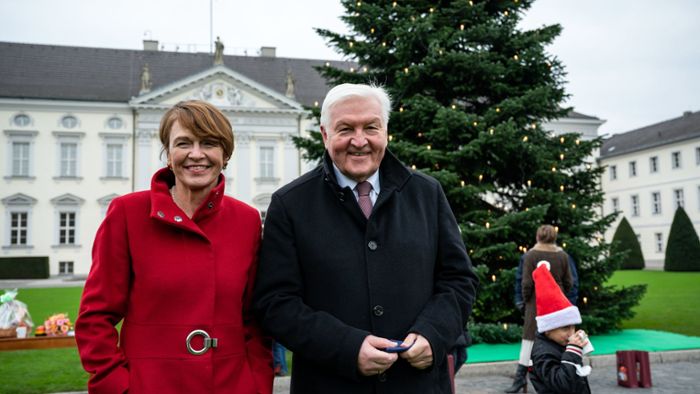 Bundespräsident entzündet Lichter am Weihnachtsbaum