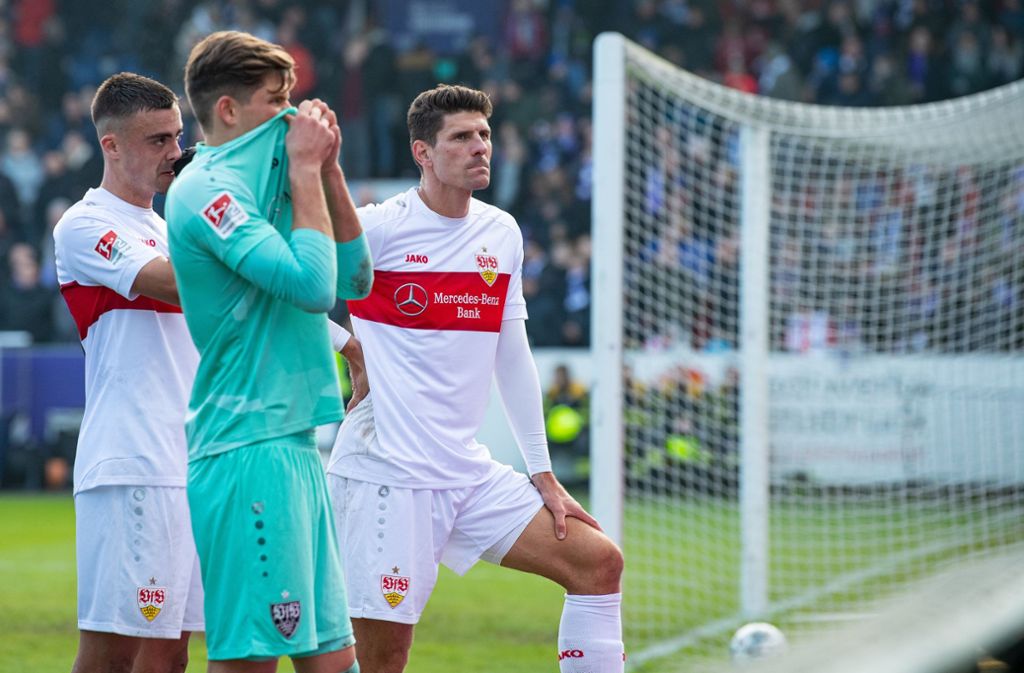 Sinnbild für viele Auswärtsauftritte des VfB: Nach dem 0:1 in Osnabrück im November musste sich die Mannschaft von den eigenen Fans beschimpfen lassen.