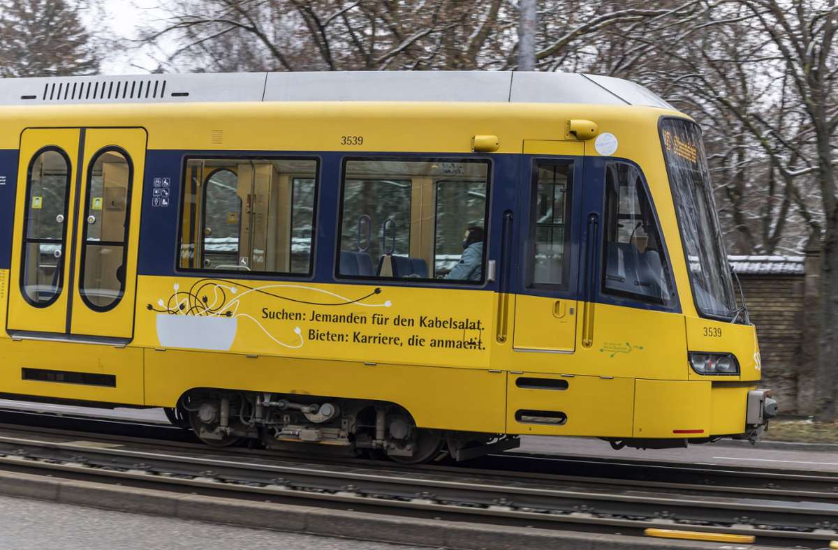 Ärger mit der Polizei in  Remseck: Mann schläft in Stadtbahn ein – und landet später in Klinik
