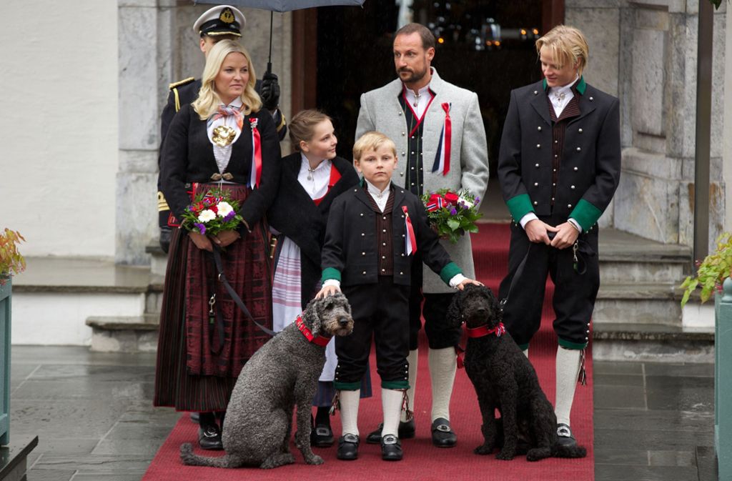 Royales Patchwork in Norwegen: Kronprinz Haakon mit seiner Frau Mette-Marit, deren Sohn Marius (rechts), Prinzessin Ingrid und Prinz Sverre Magnus.