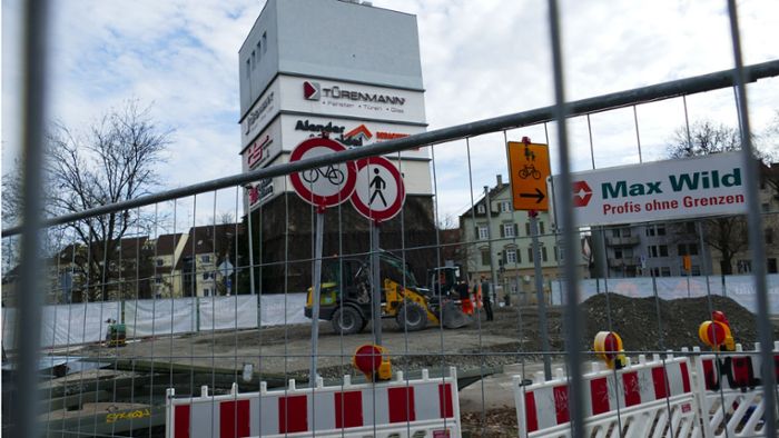 Rosensteinbrücke in Stuttgart: Ab Montag wird der Riesenkran für den Rückbau aufgebaut