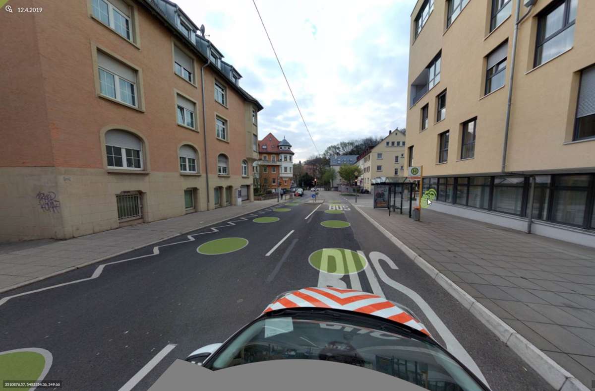2019, mit Blick in die entgegengesetzte Fahrtrichtung, sieht dieser Teil der Straße in der städtischen Software so aus.
