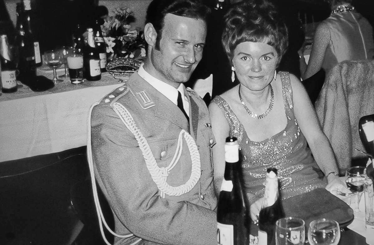 Uwe und Gaby Vasel 1971 auf dem Bundeswehrball in der Stuttgarter Liederhalle – da sind sie seit sechs Jahren verheiratet.