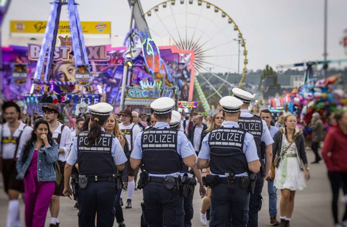 Die Polizei ist zufrieden mit dem Auftakt des Cannstatter Volksfests.