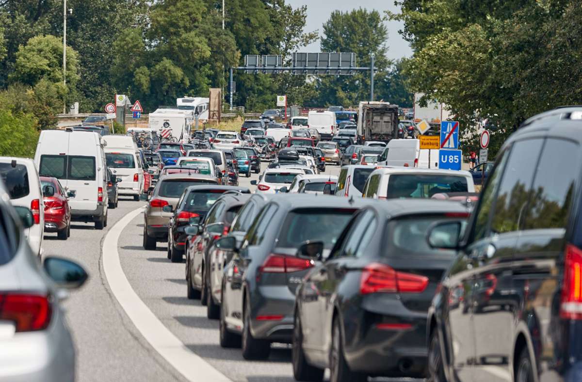 Mit Ferienbeginn in Bayern und Baden-Württemberg staut sich der Verkehrt auf den Autobahnen. Foto: dpa/Georg Wendt