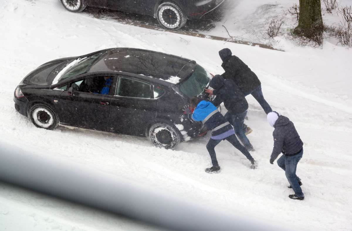 Kältewelle und Schneesturm: „Schieben, schieben, schieben“ – Deutschland im Flockdown