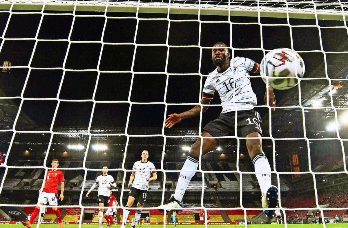 Auch Antonio Rüdiger gab im Spiel gegen die Schweiz keine gute Figur ab. Foto: dpa/Federico Gambarini