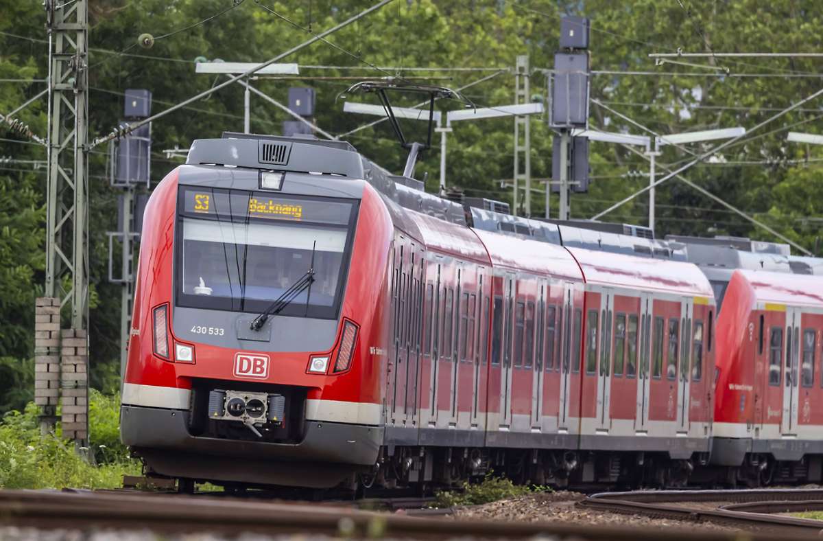 Streckensperrungen der Bahn: Landespolitiker dringen auf höhere Entschädigung für Bahnkunden