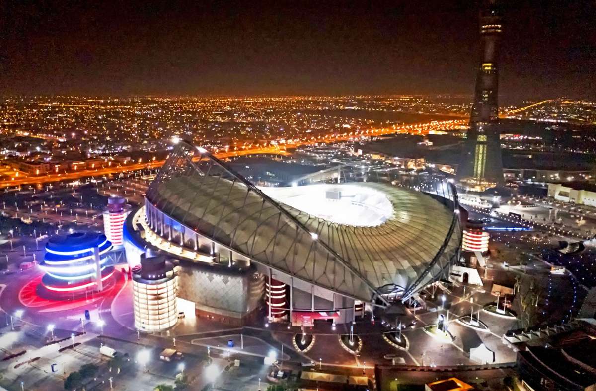 Glitzerwelt im umstrittenen Gastgeberland: Das Khalifa International Stadium in Doha ist eines von Foto: IMAGO/MIS/IMAGO