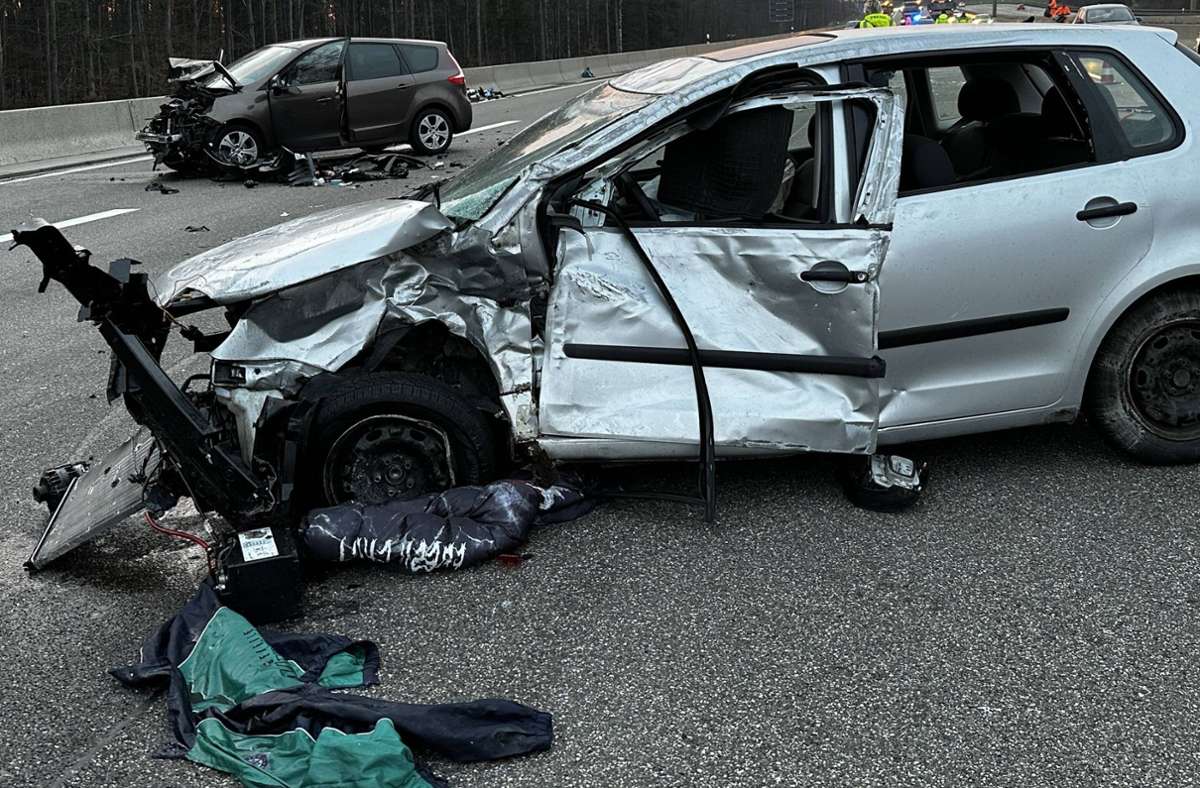 A8 bei Sindelfingen: Mehrere Verletzte nach Unfall – Polizei muss Autobahn sperren
