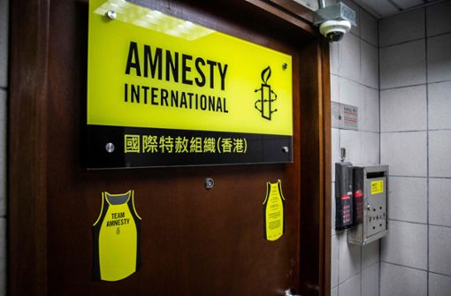 Schwer gesichert: Der Eingang zum Büro von Amnesty International in Hongkong. Foto: AFP/ISAAC LAWRENCE