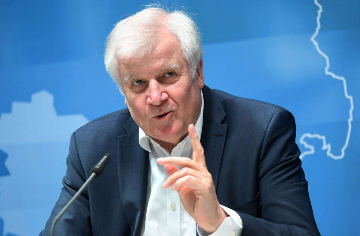 Horst Seehofer: Bundesinnenminister will wegen „taz“-Kolumne Strafanzeige stellen