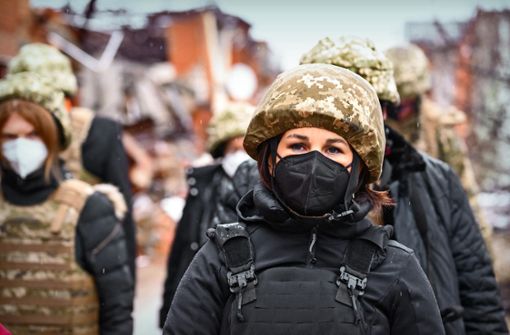 Annalena Baerbock an der Donbass-Front. Foto: dpa/Bernd von Jutrczenka