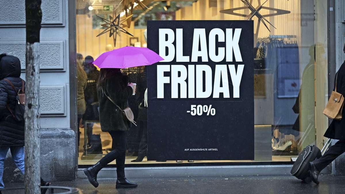 Black Friday in Stuttgart: Rabatte locken zahlreiche Kunden in die Innenstadt