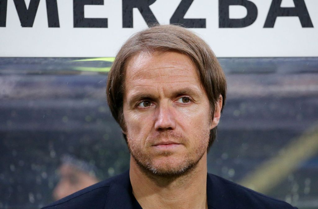 Für Thomas Schneider war dies aber noch nicht das Aus im Fußballgeschäft. 2013 beerbte er Bruno Labbadia als Trainer des VfB, wurde aber nach einer Negativserie im März 2014 beurlaubt. Bis August 2018 war Schneider Assistenztrainer von Joachim Löw.