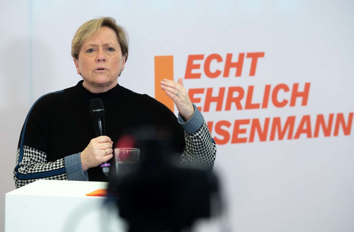 Koalitionszoff in Baden-Württemberg: Eisenmann sieht bei Abstandsregel in Schule keinen „Änderungsbedarf“