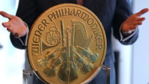 Buntes: Riesige Goldmünze in Hamburg ausgestellt