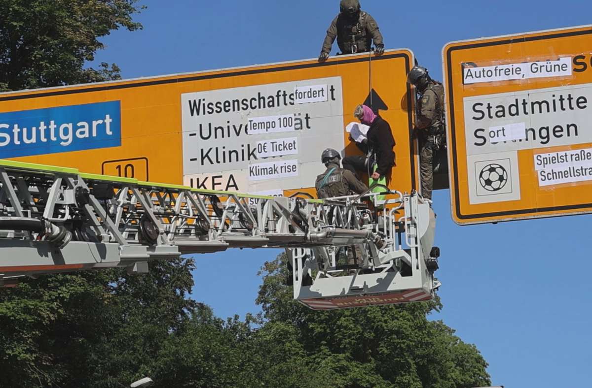 Ulm: Aktivisten besetzten Brücke - SEK räumt