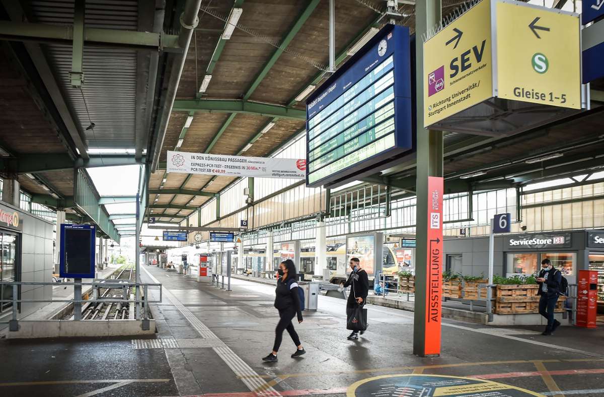 Die Lokführer streiken und am Stuttgarter Hautbahnhof ist wenig los.