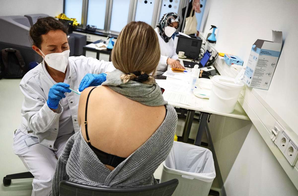 Impfaktion an Stuttgarter Berufsschulen: Mit Herzklopfen zur Erstimpfung