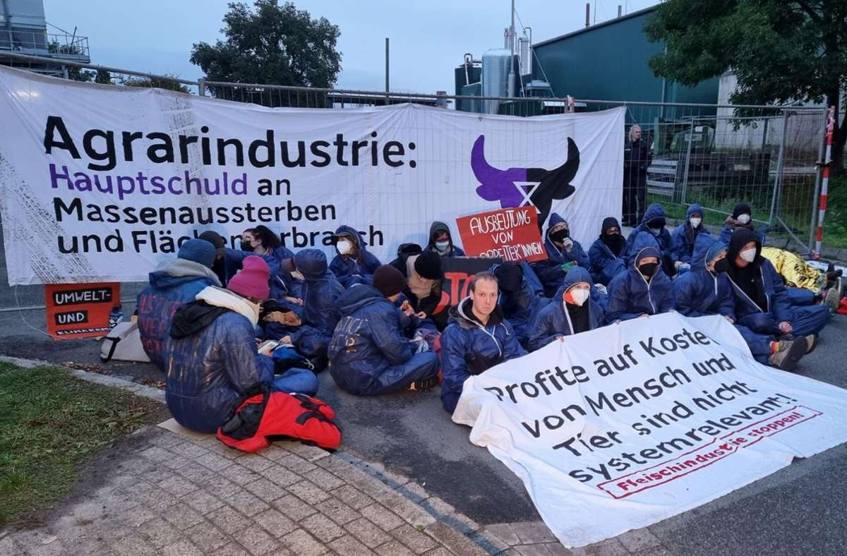 Badbergen: Proteste vor Tönnies-Schlachthof