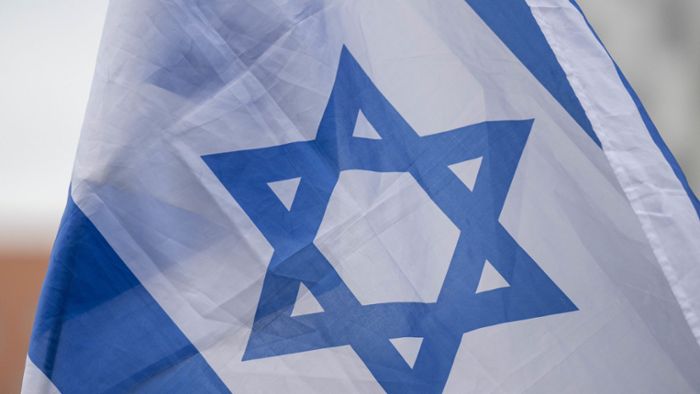 Unbekannte stehlen Israel Flagge vor Landratsamt