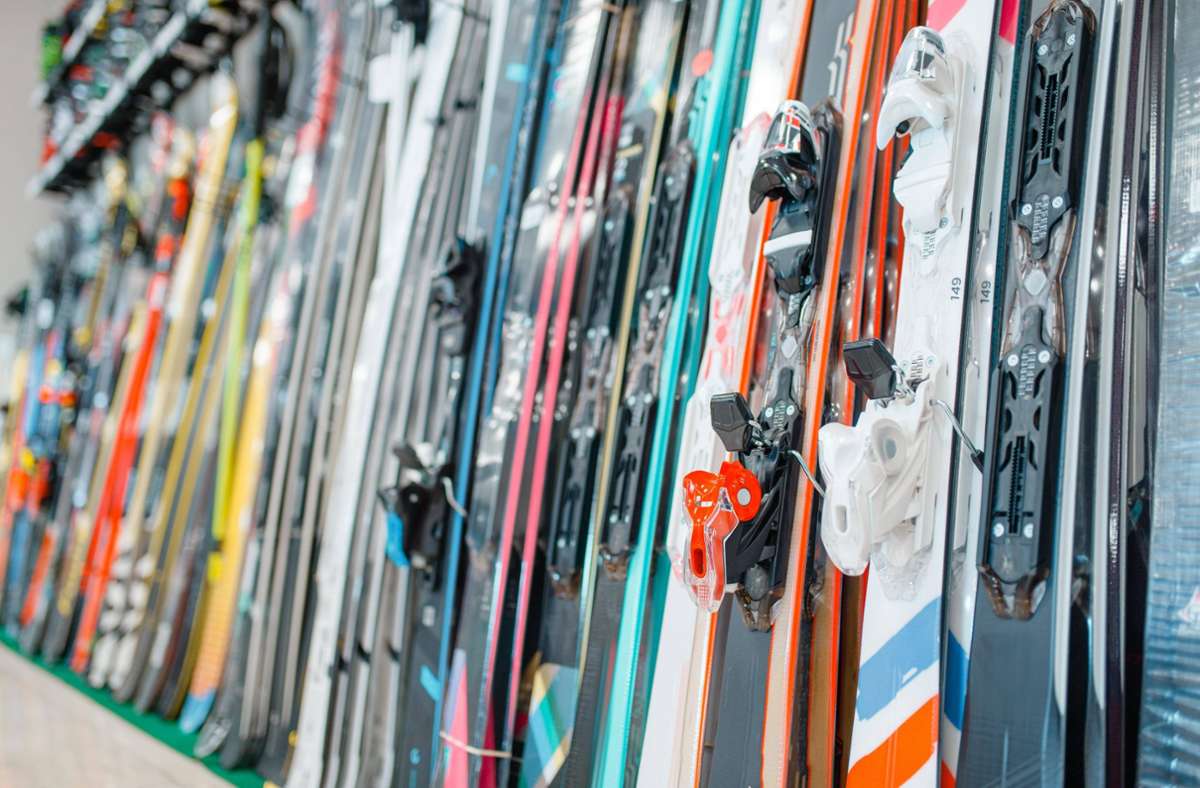 Münsingen im Kreis Reutlingen: Diebe stehlen Skiausrüstung im Wert von 80 000 Euro
