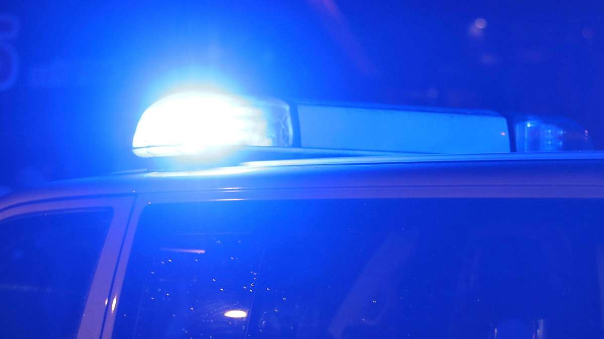 Landkreis Göppingen: 61-Jähriger streift Spiegel und wird von Geschädigten verfolgt