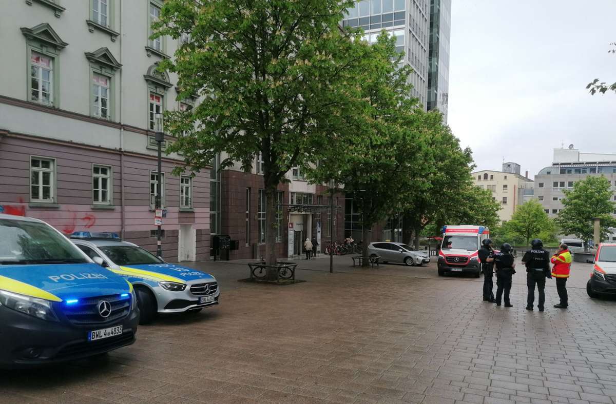 Großer Polizeieinsatz in Stuttgart-Mitte: Fahndung nach verdächtiger Person nach einer Stunde beendet