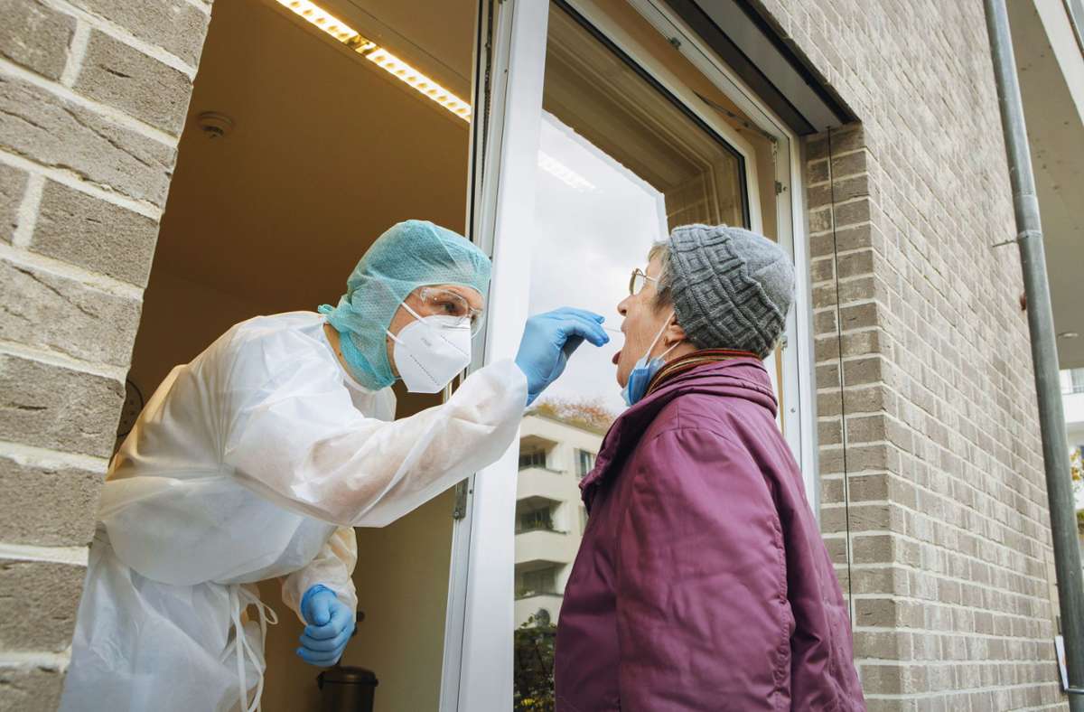 Corona-Pandemie  in Stuttgart: Schnelltests für Heime stehen bereit