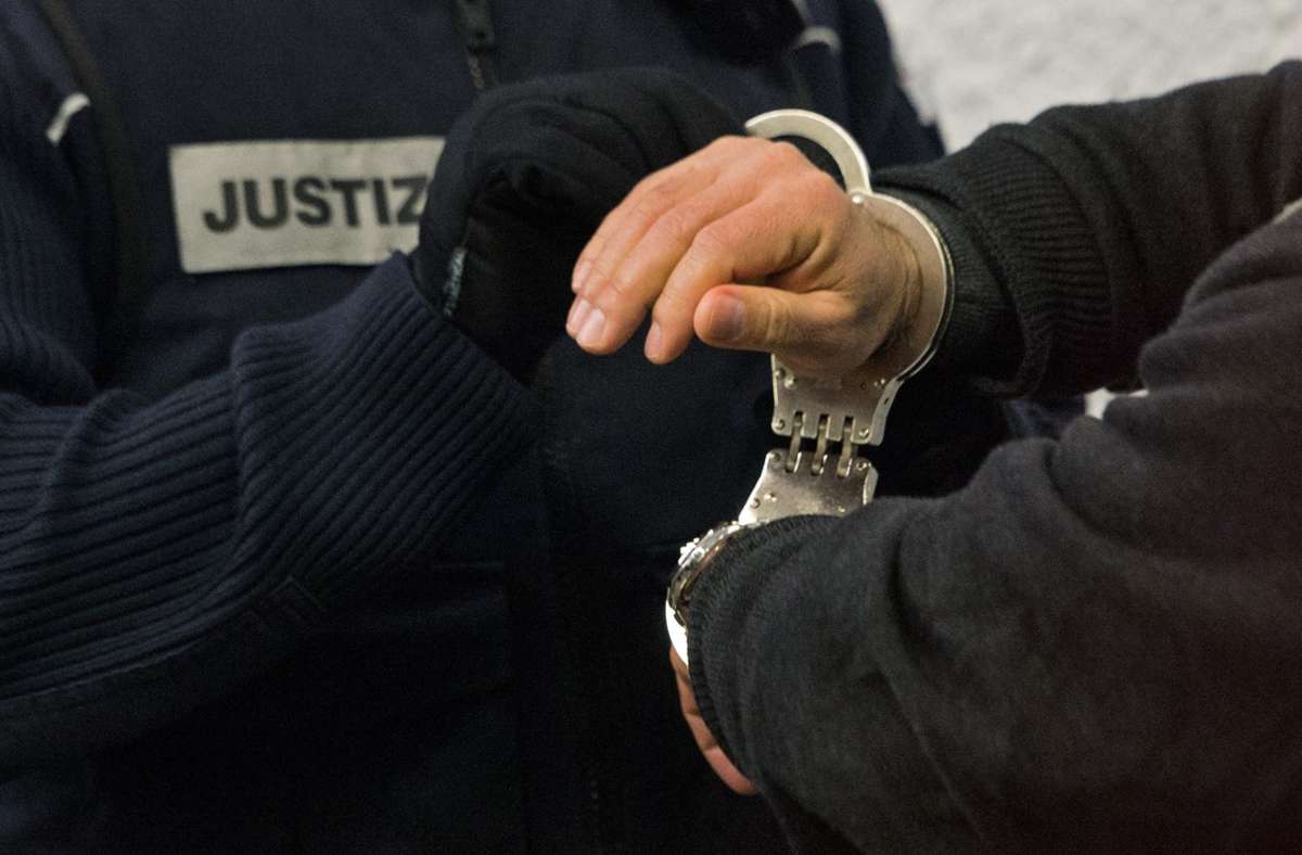 Überraschung vor Jugendstrafkammer in Stuttgart: Zeuge im Gerichtssaal festgenommen
