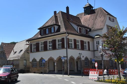 Das Hedelfinger Rathaus ist denkmalgeschützt. Jetzt soll es seinen Bürgersaal im obersten Geschoss wiedererhalten. Foto: /Mathias Kuhn