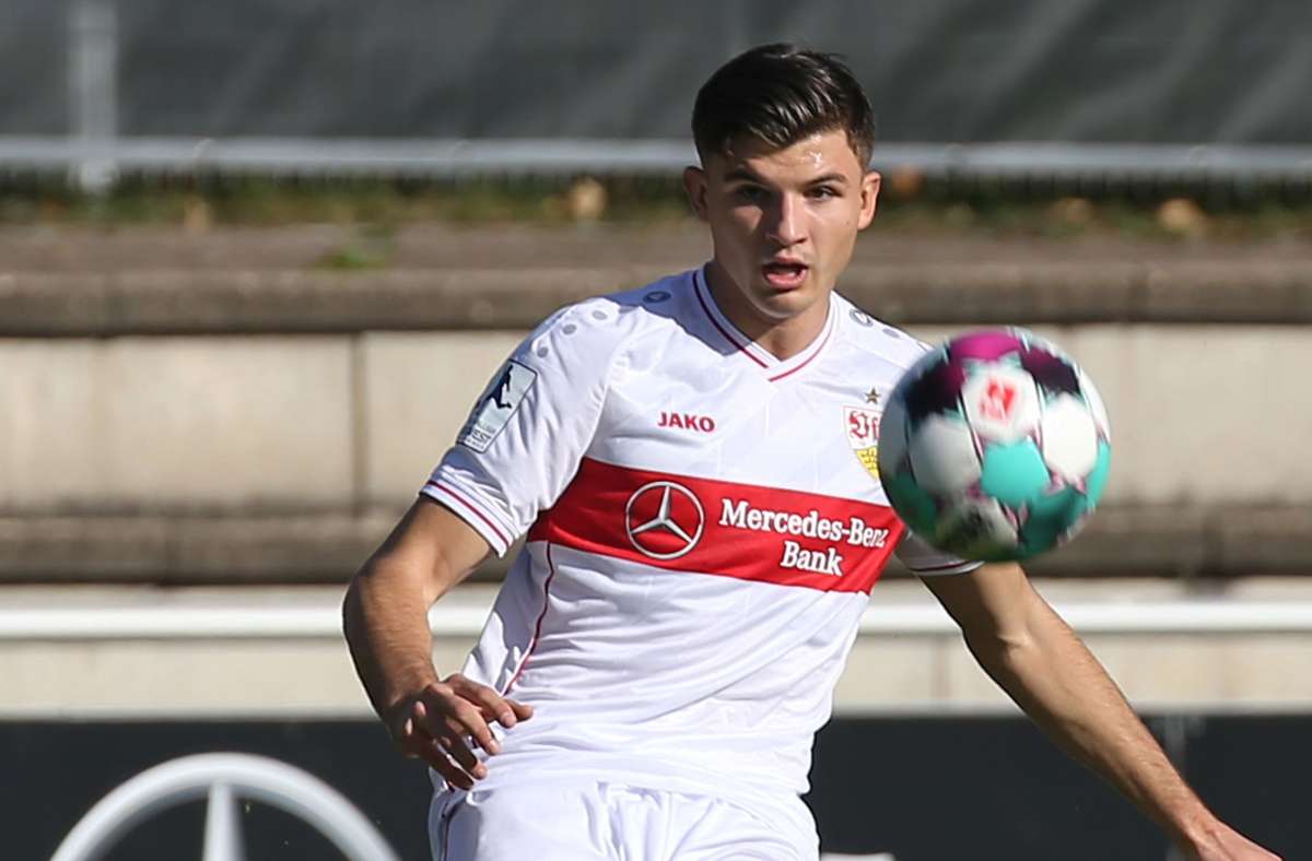 Kam in der Dreierkette des VfB II zum Einsatz: Der 19-jährige Innenverteidiger Antonis Aidonis.