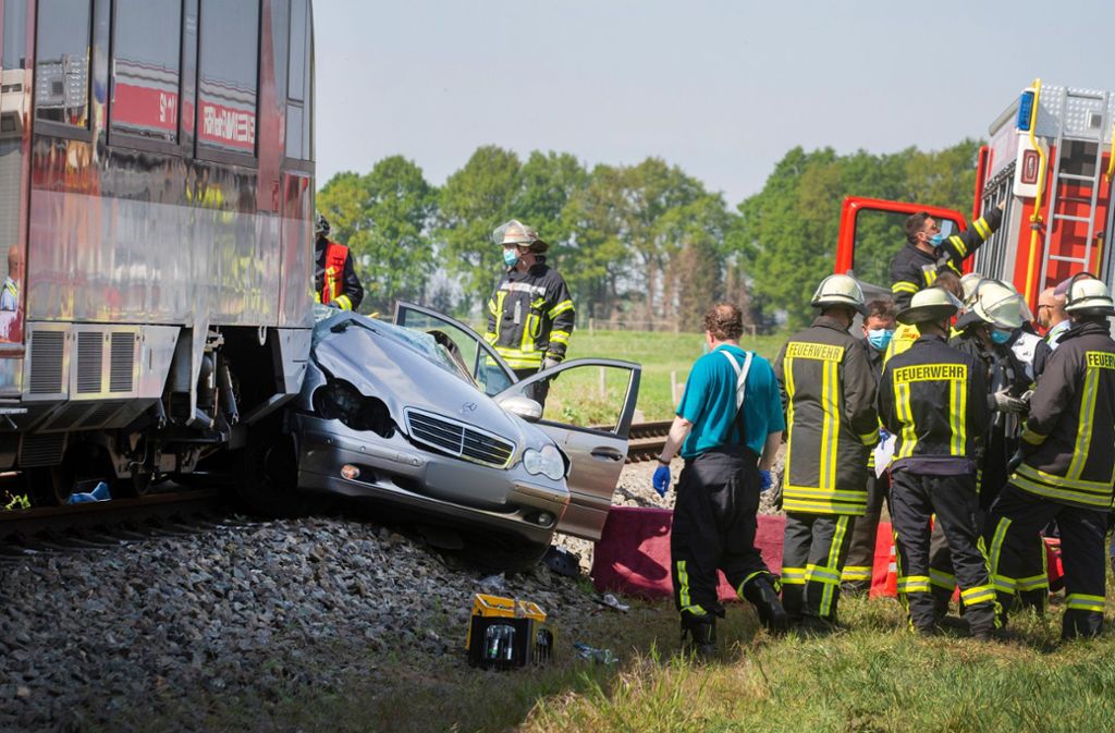 Unfall am Niederrhein: Auto wird von Zug erfasst – drei Tote