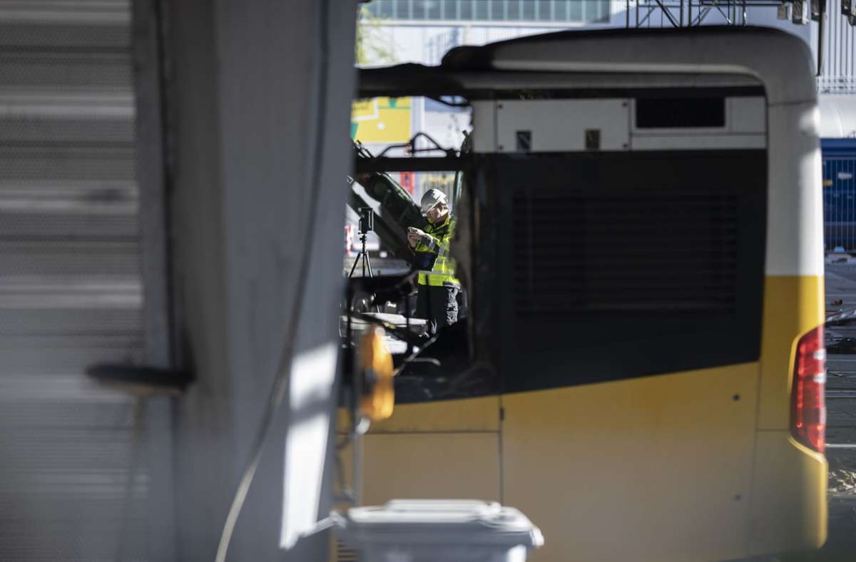 Die Ermittlungen rund um den Brand im Stuttgarter Busdepot könnten noch Monate dauern.
