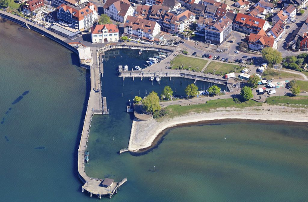Hafen in Langenargen: Mann will mit Boot auf den Bodensee und versenkt sein Auto