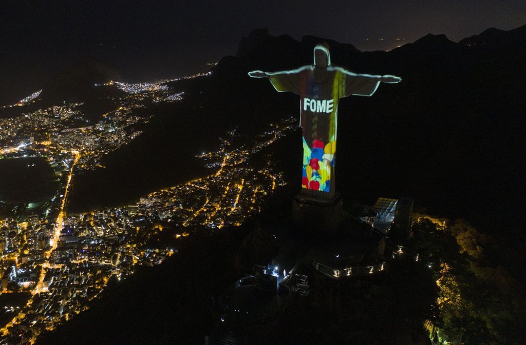 Corona-Krise in Rio de Janeiro: Christus-Statue leuchtet im Zeichen der Pandemie