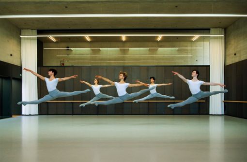 Es braucht viel Disziplin und Fleiß, bis Ballett zur Kunst wird: Nachwuchstänzer trainieren im Neubau der John-Cranko-Schule. Foto: Roman Novitzky/RN