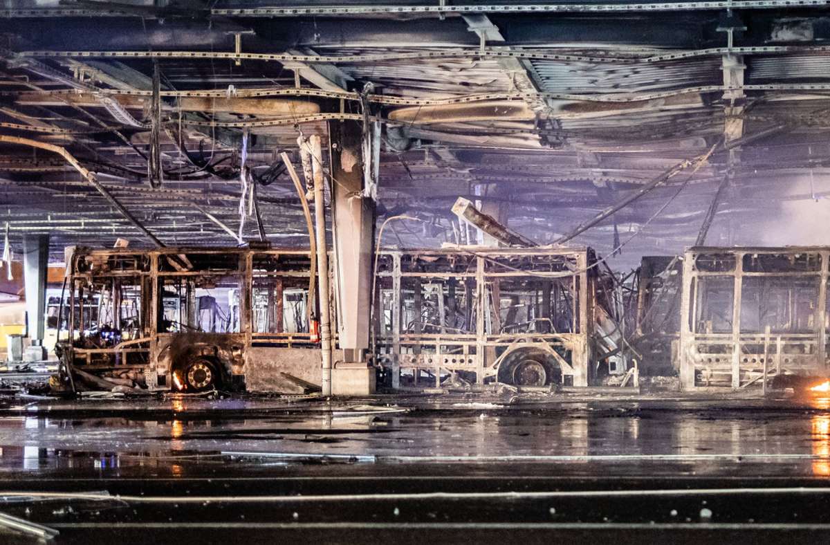 Brand in SSB-Depot in Stuttgart: Das sagt die Feuerwehr zur Löschung von Elektrobussen