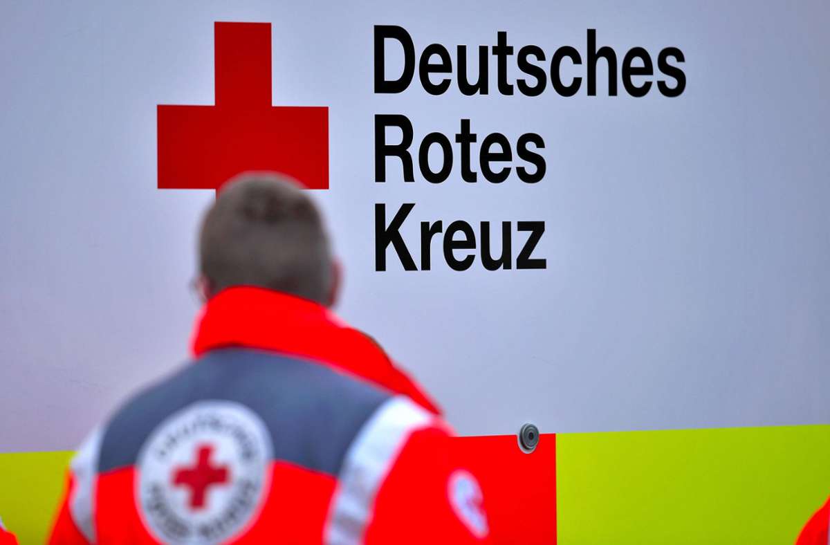 Unfall in Esslingen: Radfahrer stößt mit Schild zusammen – Krankenhaus