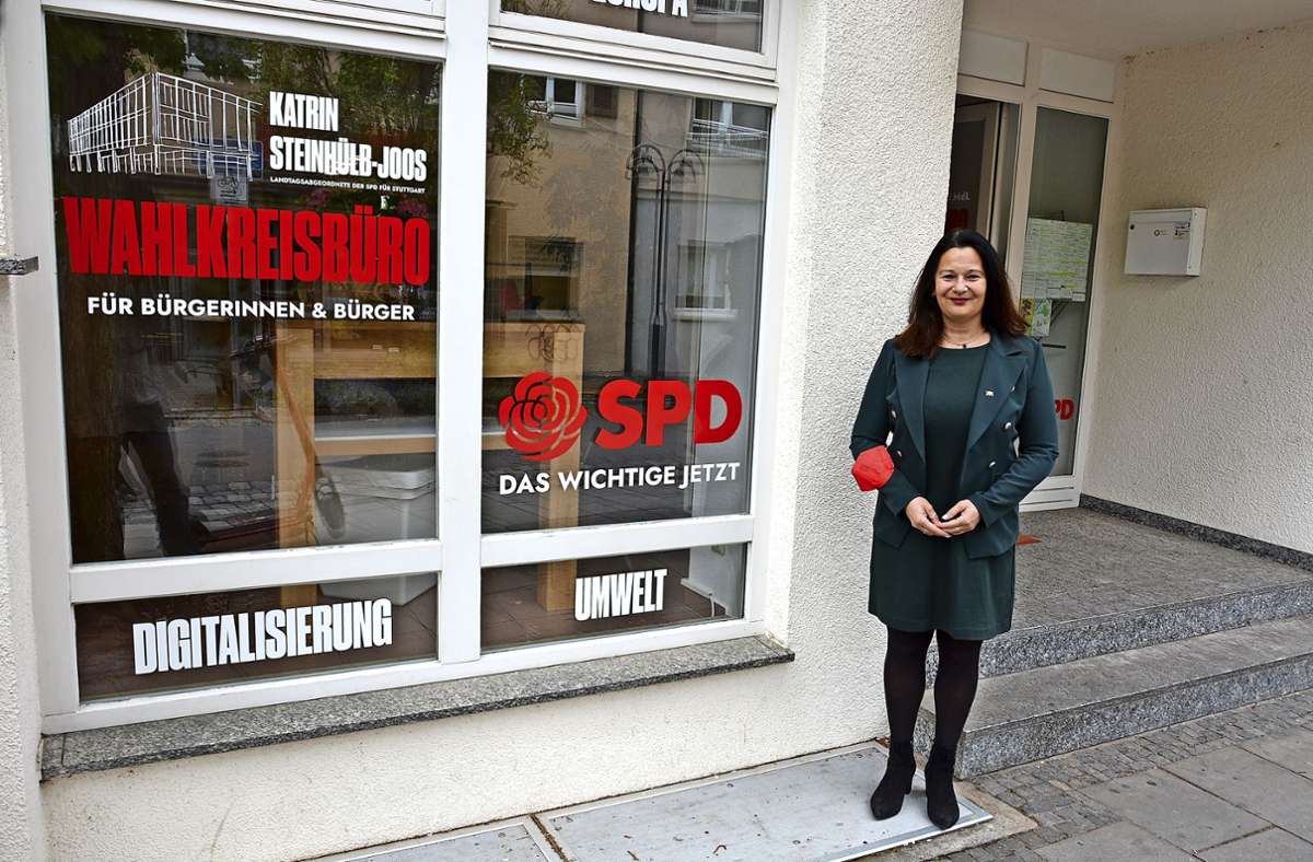 Katrin Steinhülb-Joos vor ihrem Wahlkreisbüro in der Spreuergasse 25, das am 21. Mai feierlich eröffnet wird. Foto: Edgar Rehberger