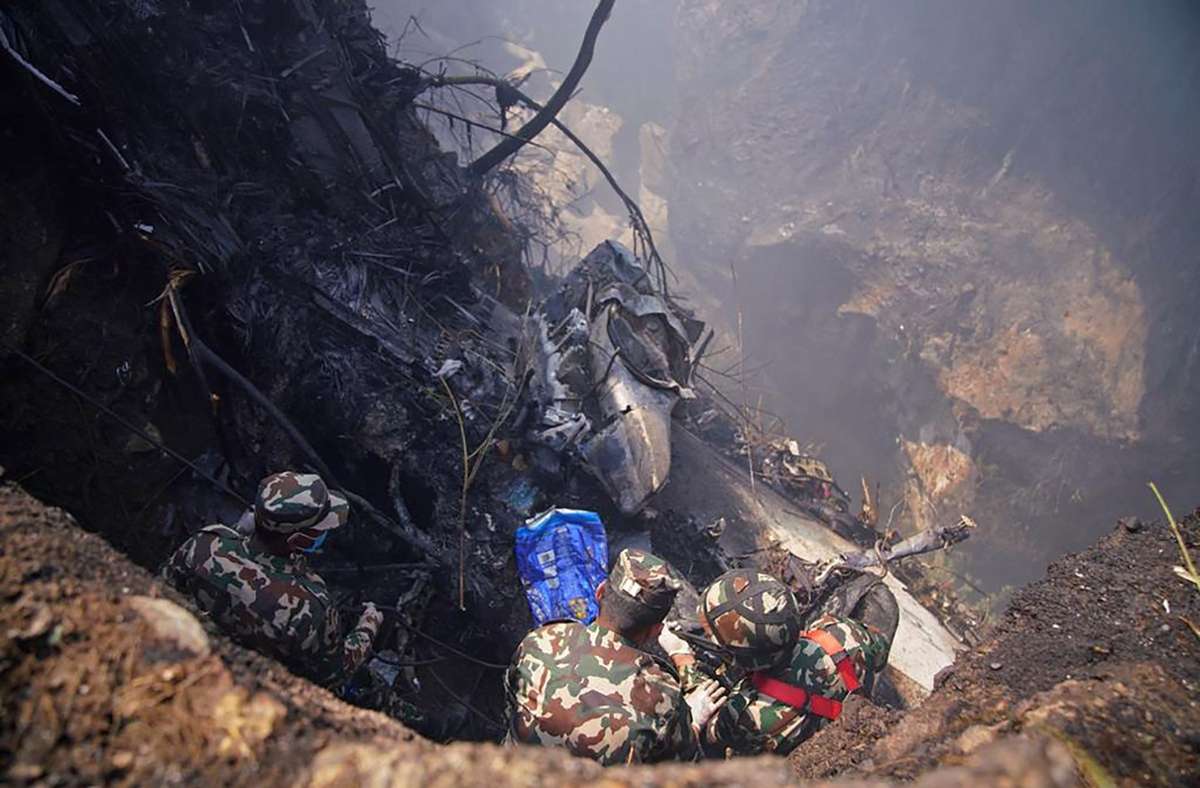 Nepal: Flugzeug abgestürzt - fast alle Insassen tot gefunden