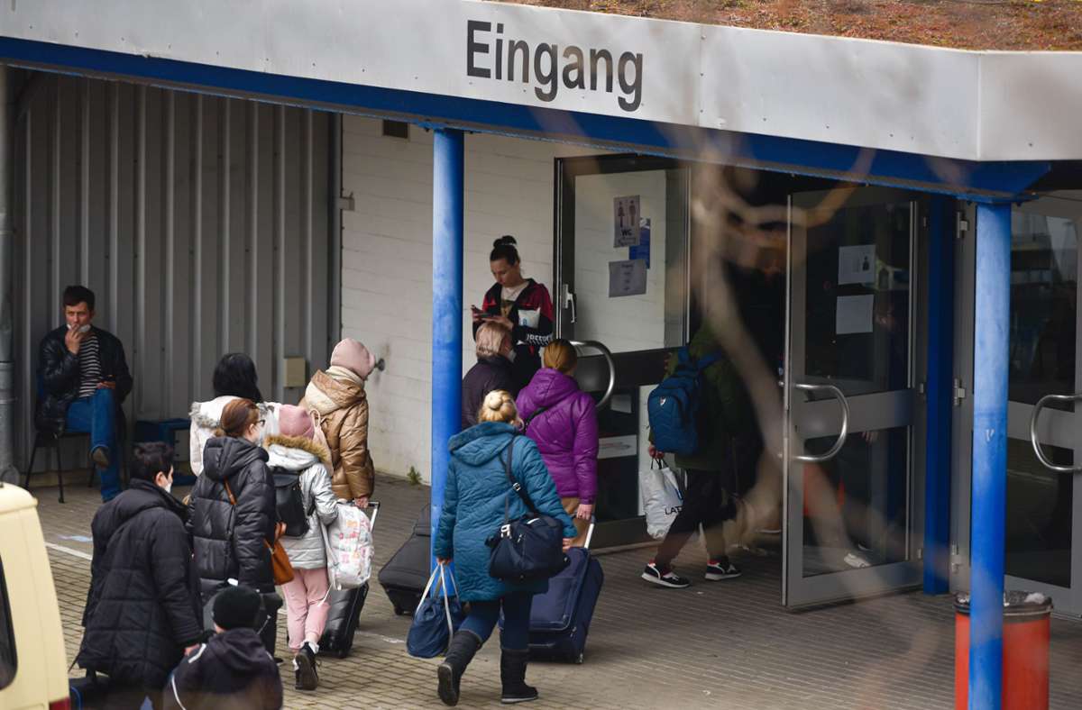 Flüchtlinge  in Stuttgart: Stadträte: Verwaltung lernt nicht dazu