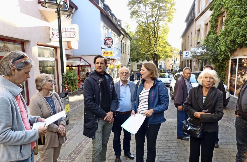 Untertürkheim Verwaltungsbürgermeister Fabian Mayer erkennt beim Stadtbezirksrundgang viel Potenzial: Augsburger Straße wird Dauerbaustelle