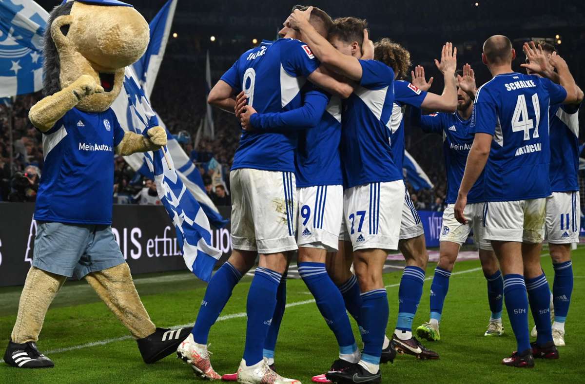 Fußball-Bundesliga: Schalke siegt im Kellerduell und stößt Hertha nach ganz unten