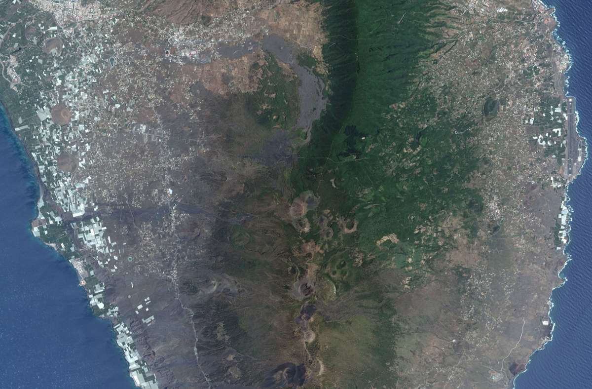 Satellitenbild von La Palma: Vulkan Cumbre Vieja spuckt weiter Lava und Asche