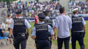 Polizei muss mehrfach einschreiten – 121 Fans in Gewahrsam