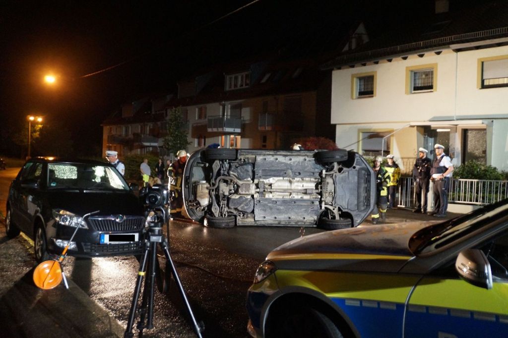10.06.2019: In der Elbstraße in Münster verlor ein Autofahrer die Kontrolle über seinen Wagen und sein Fahrzeug landete auf der Seite.