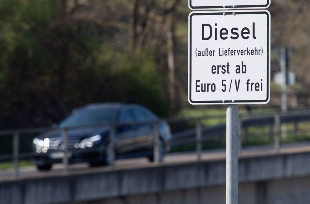 Stadt Stuttgart verschickt 545 Bußgeldbescheide – Neue Filteranlagen an der Hohenheimer Straße: Mehr Verstöße gegen Diesel-Fahrverbote