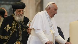 Seltener Anblick: Zwei Päpste gemeinsam auf dem Petersplatz